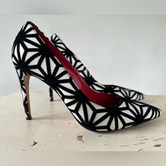 Dsquared2 Black and White Geometric Stiletto Print Pumps Women's Size 38 US 7 - Picture 10 of 13